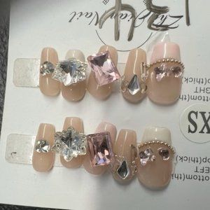 Handmade Short Round Green Gold White False Nail Tips with Cute 3D Flower Popula